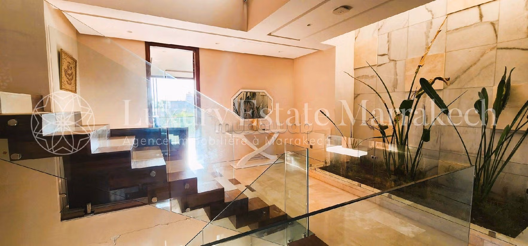 suntuosa casa en venta en Route Amizmiz. 4 dormitorios. Residencia con conserje, piscine grande. 