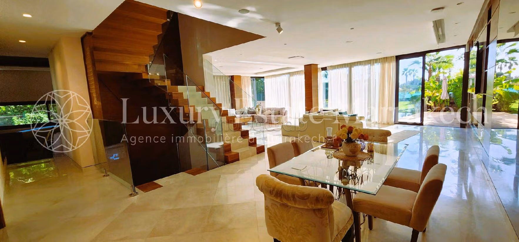 suntuosa casa en venta en Route Amizmiz. 4 dormitorios. Residencia con conserje, piscine grande. 