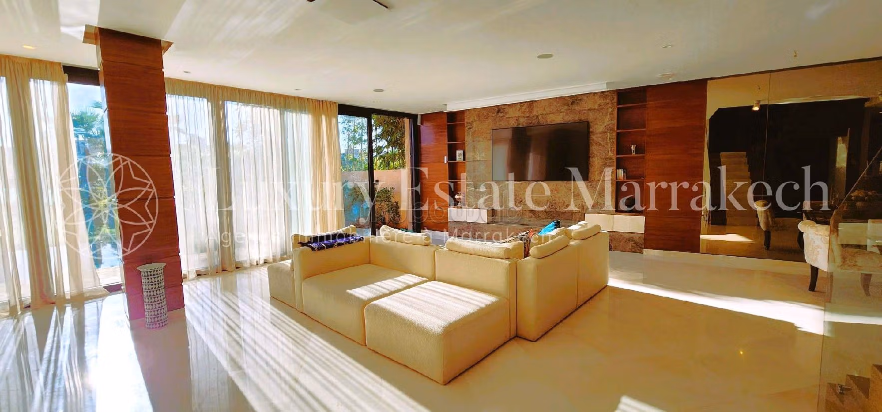 suntuosa casa en venta en Route Amizmiz. 4 dormitorios. Residencia con conserje, piscine grande. 