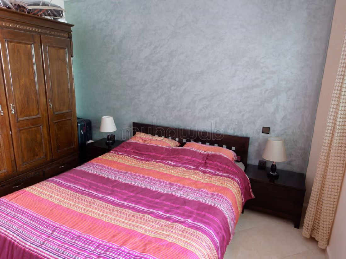 Splendido appartamento da acquistare. 2 belle camere da letto. Salone marocchino e antenna parabolica