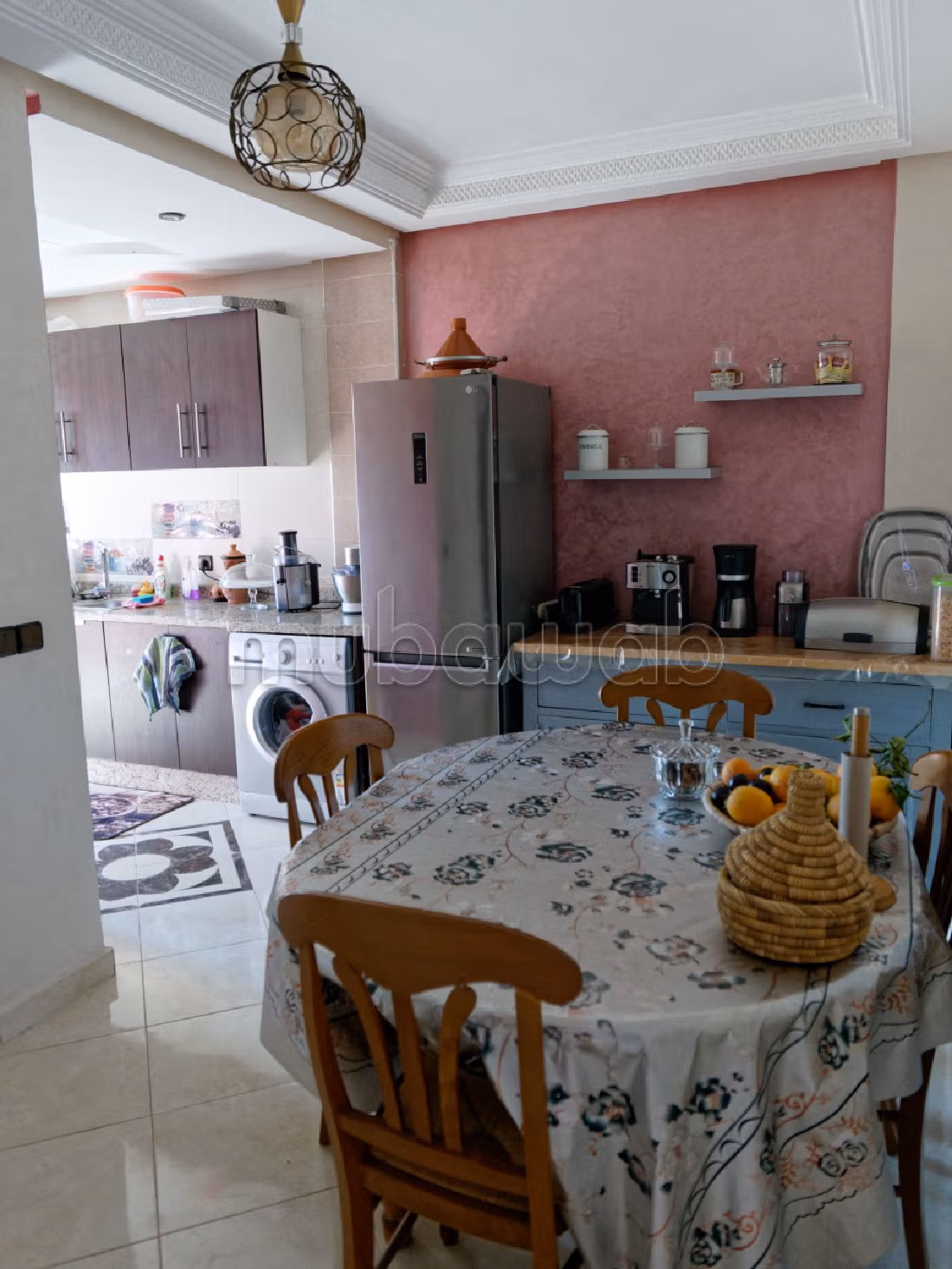 Splendido appartamento da acquistare. 2 belle camere da letto. Salone marocchino e antenna parabolica