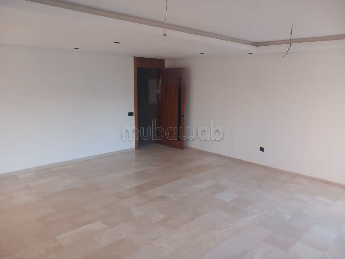 شقة للكراء ببوسكورة. المساحة الإجمالية 109 م². باب متين،إقامة محروسة. 