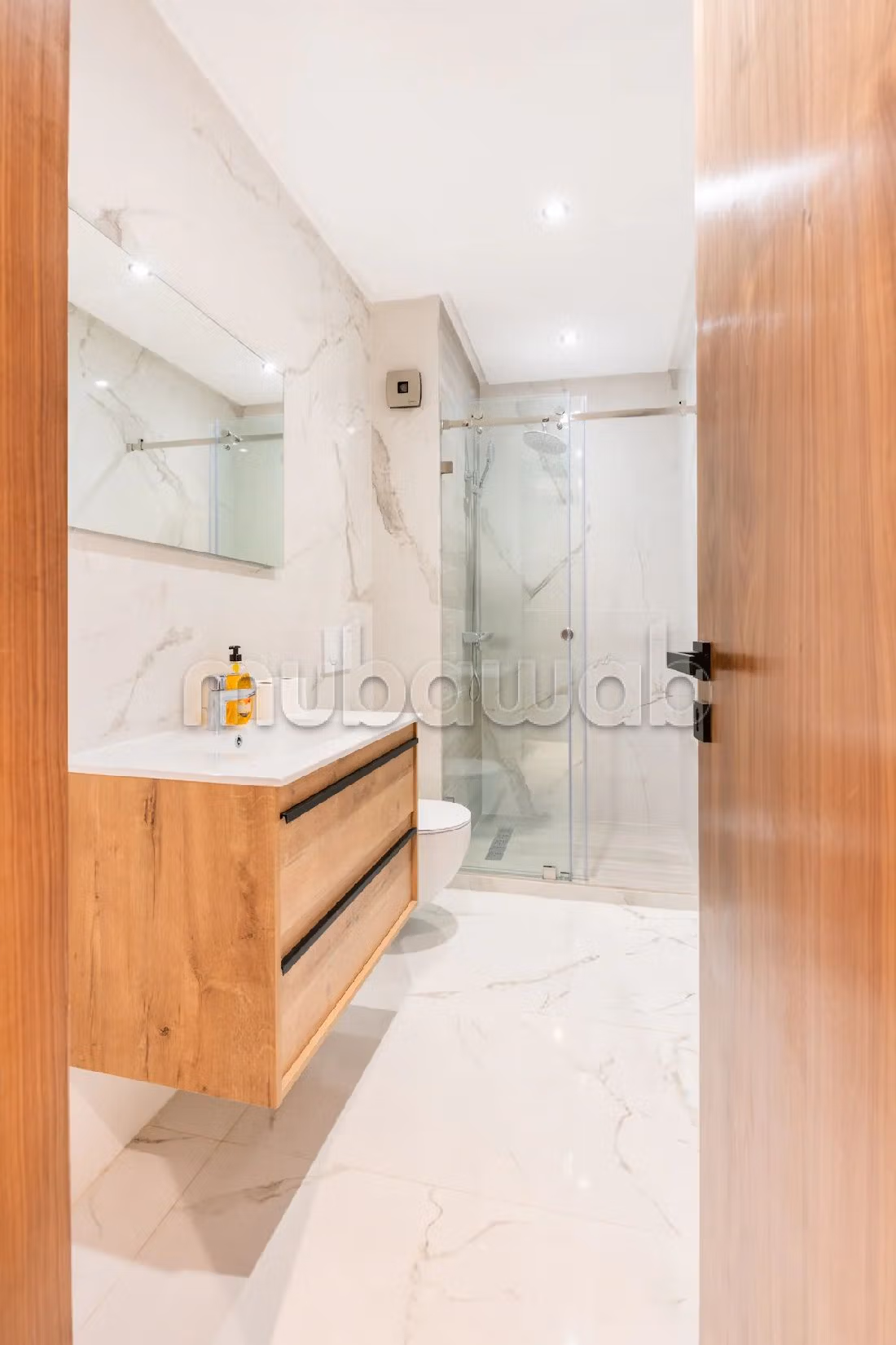Flat for rent in Triangle d'Or. 2 beautiful rooms. Parking spaces and terrace