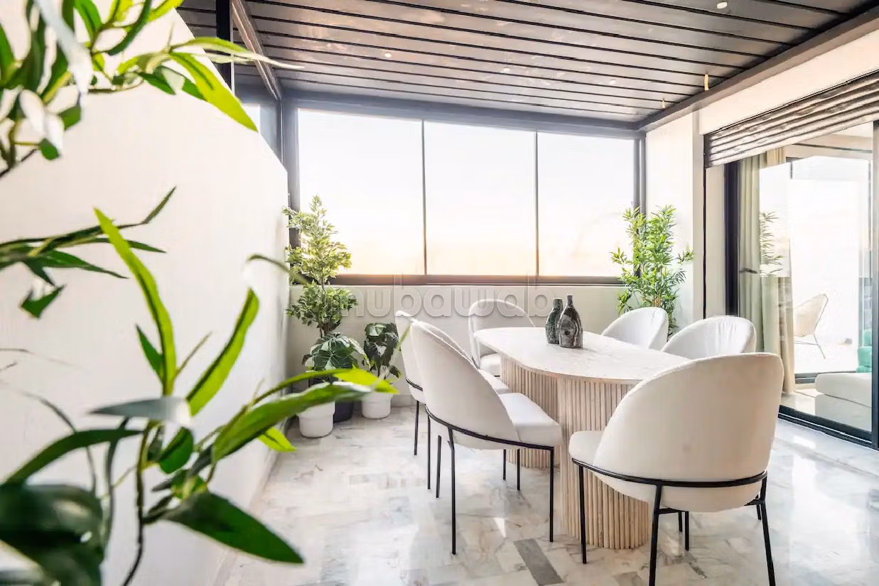 Flat for rent in Triangle d'Or. 2 beautiful rooms. Parking spaces and terrace