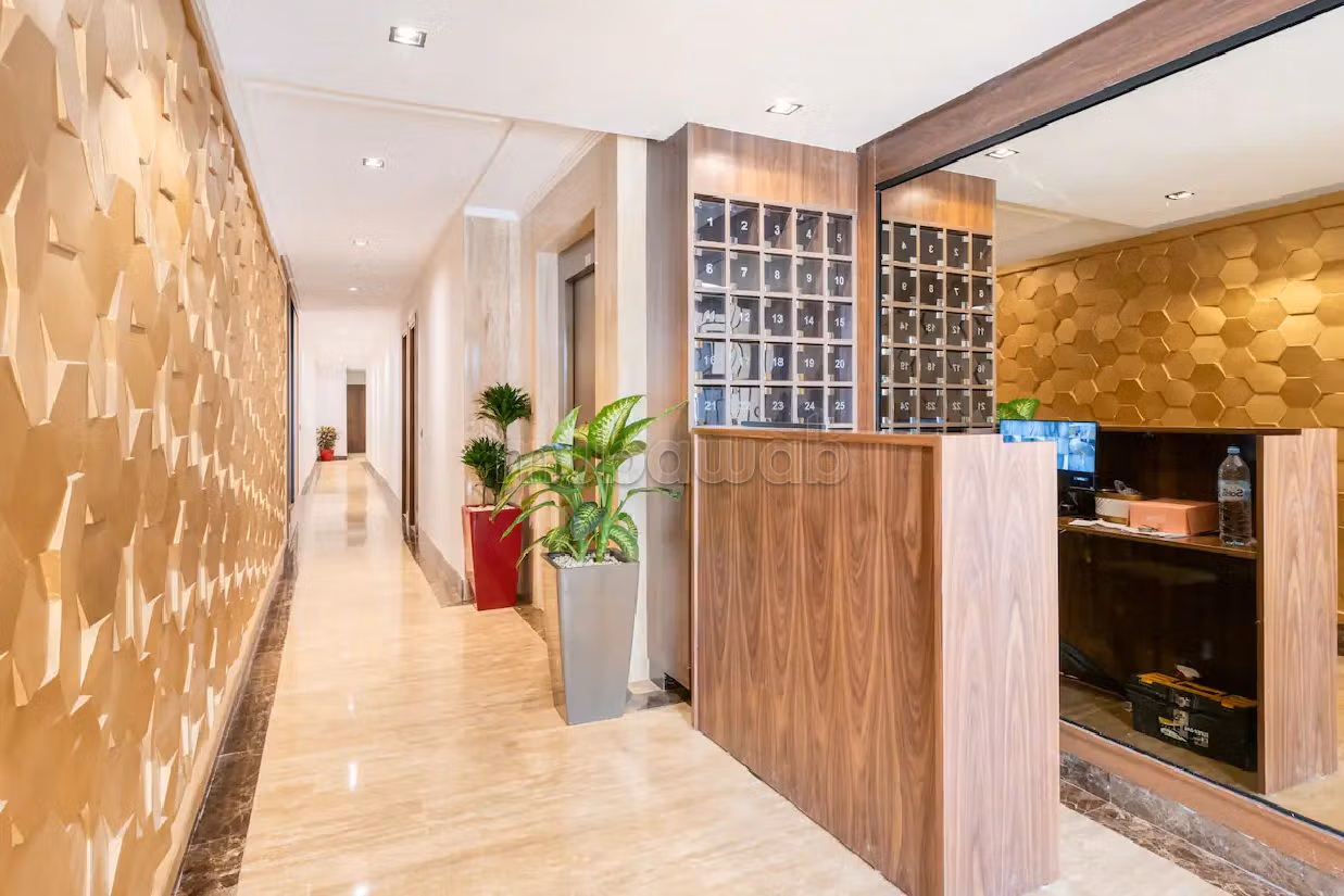 Flat for rent in Triangle d'Or. 2 beautiful rooms. Parking spaces and terrace