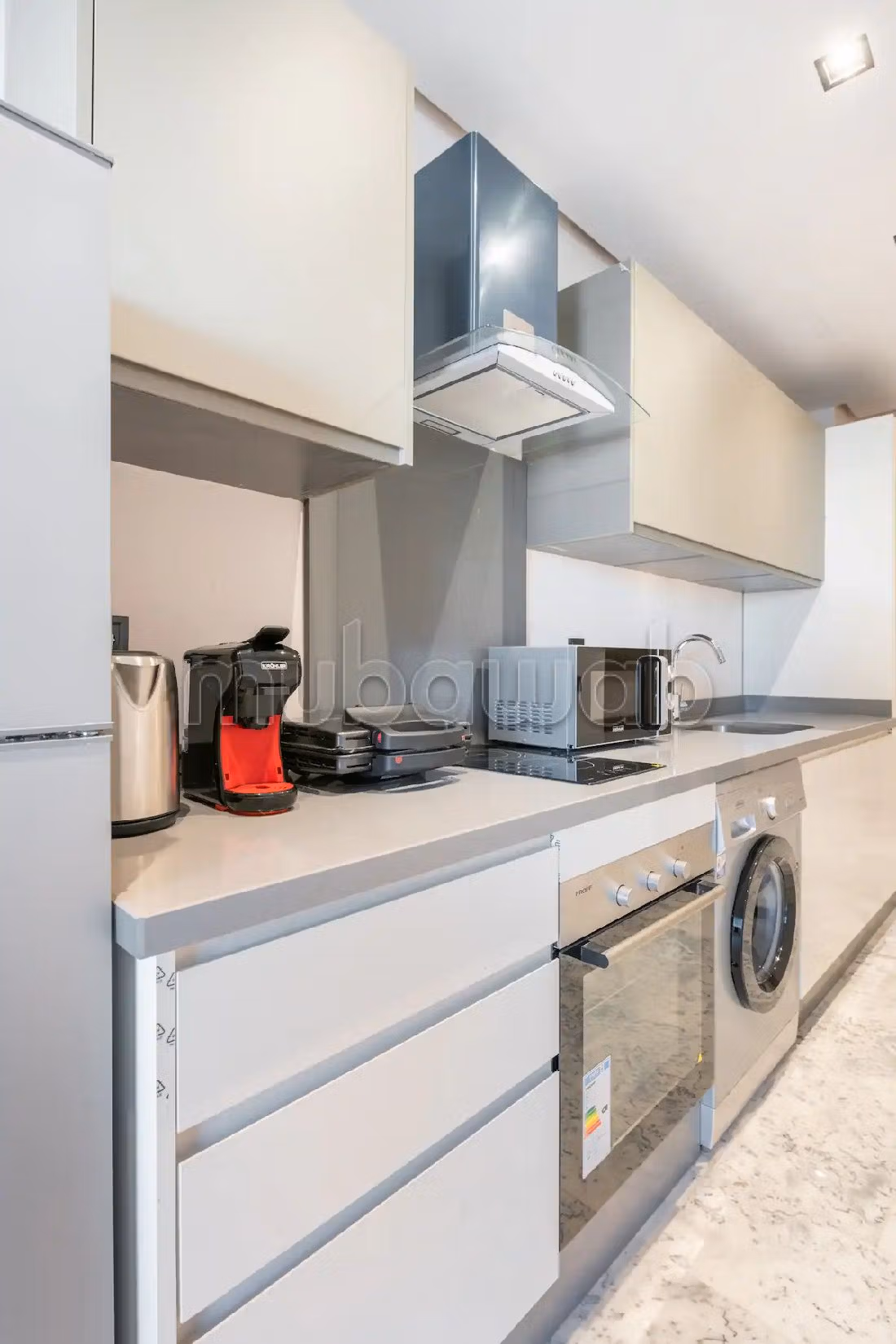 Flat for rent in Triangle d'Or. 2 beautiful rooms. Parking spaces and terrace