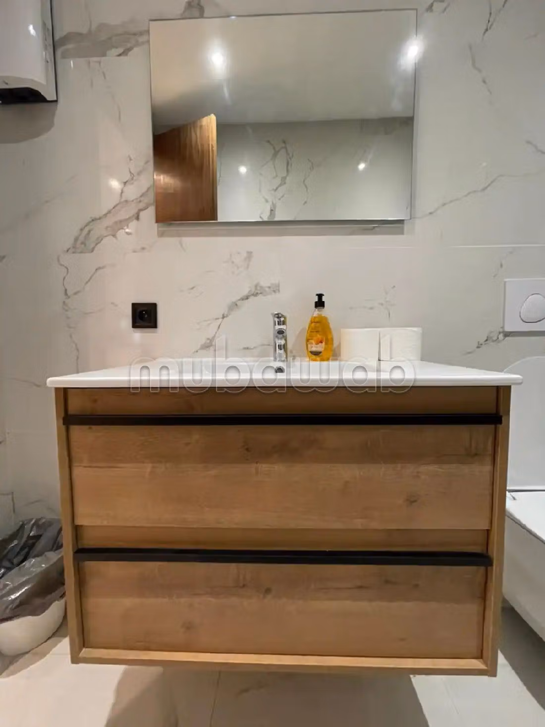 Flat for rent in Triangle d'Or. 2 beautiful rooms. Parking spaces and terrace