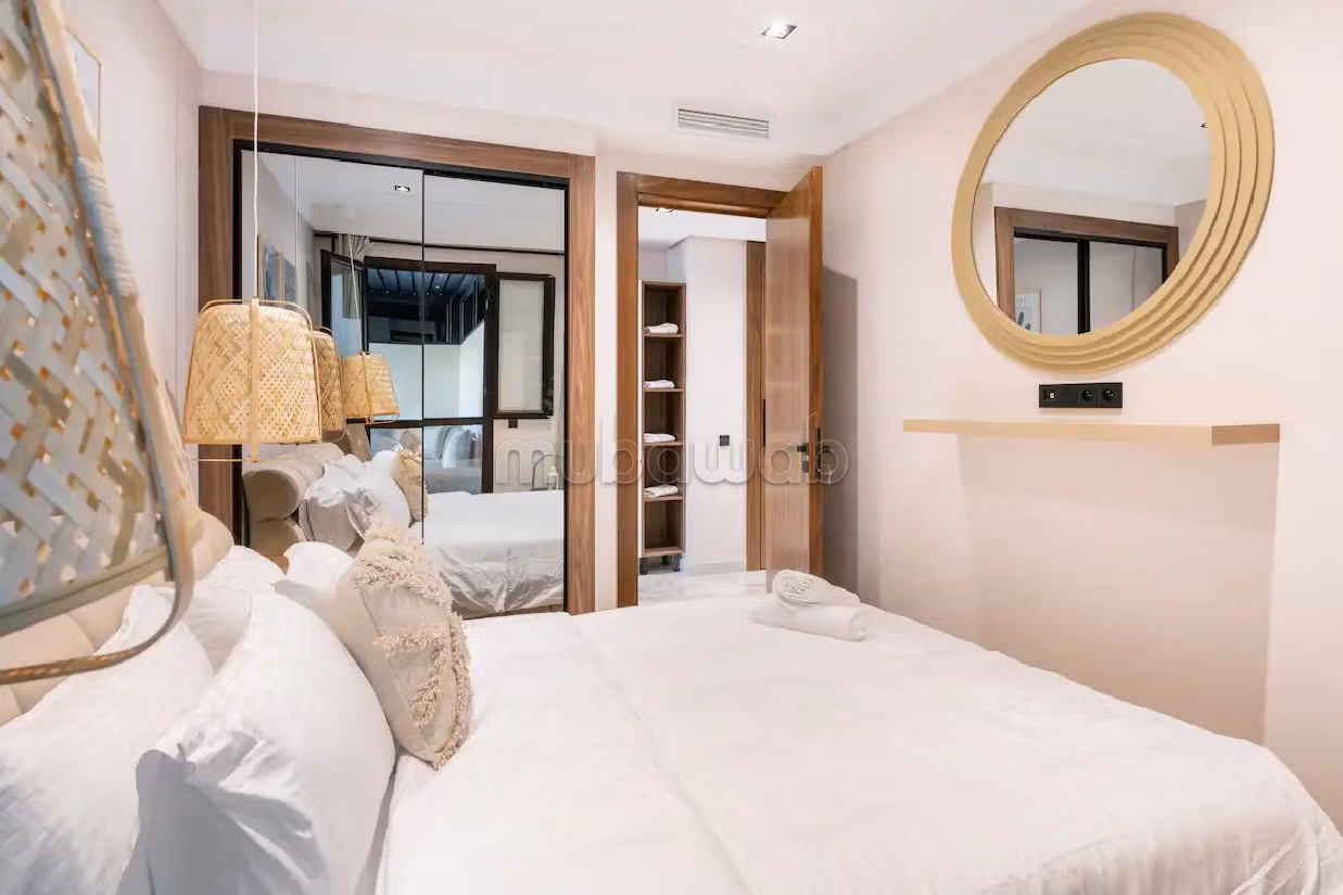 Flat for rent in Triangle d'Or. 2 beautiful rooms. Parking spaces and terrace