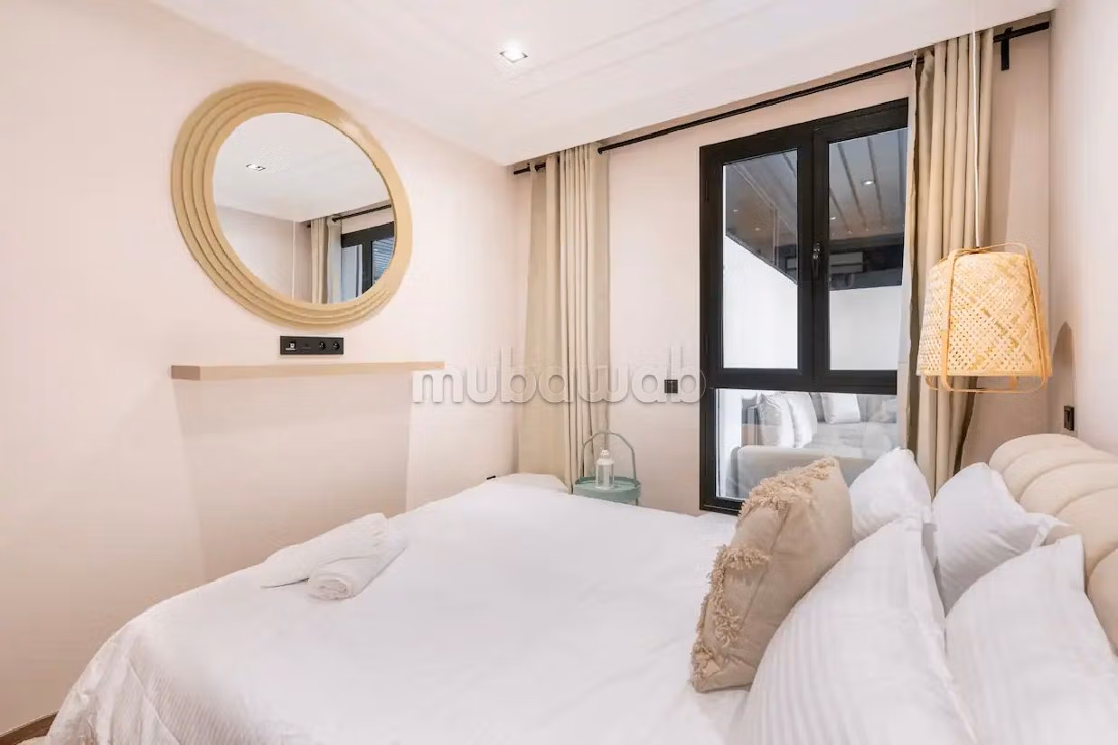 Flat for rent in Triangle d'Or. 2 beautiful rooms. Parking spaces and terrace