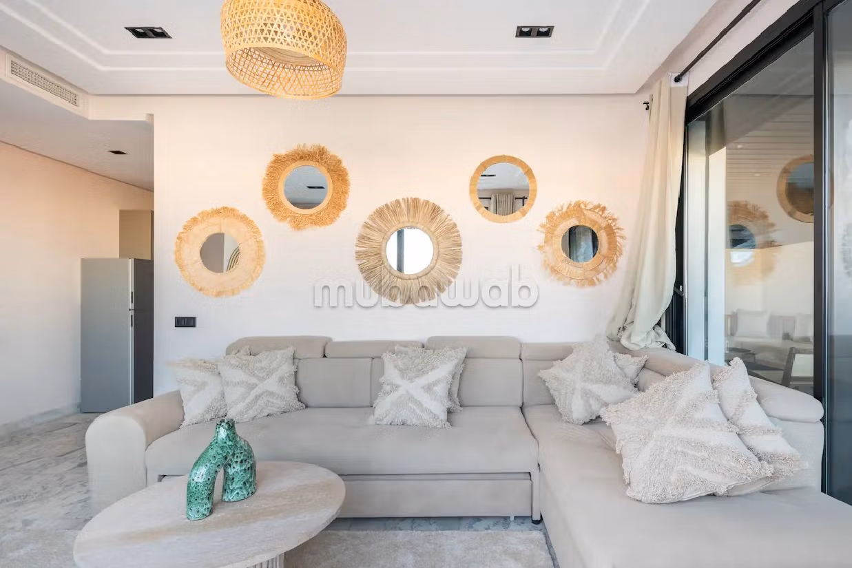 Flat for rent in Triangle d'Or. 2 beautiful rooms. Parking spaces and terrace