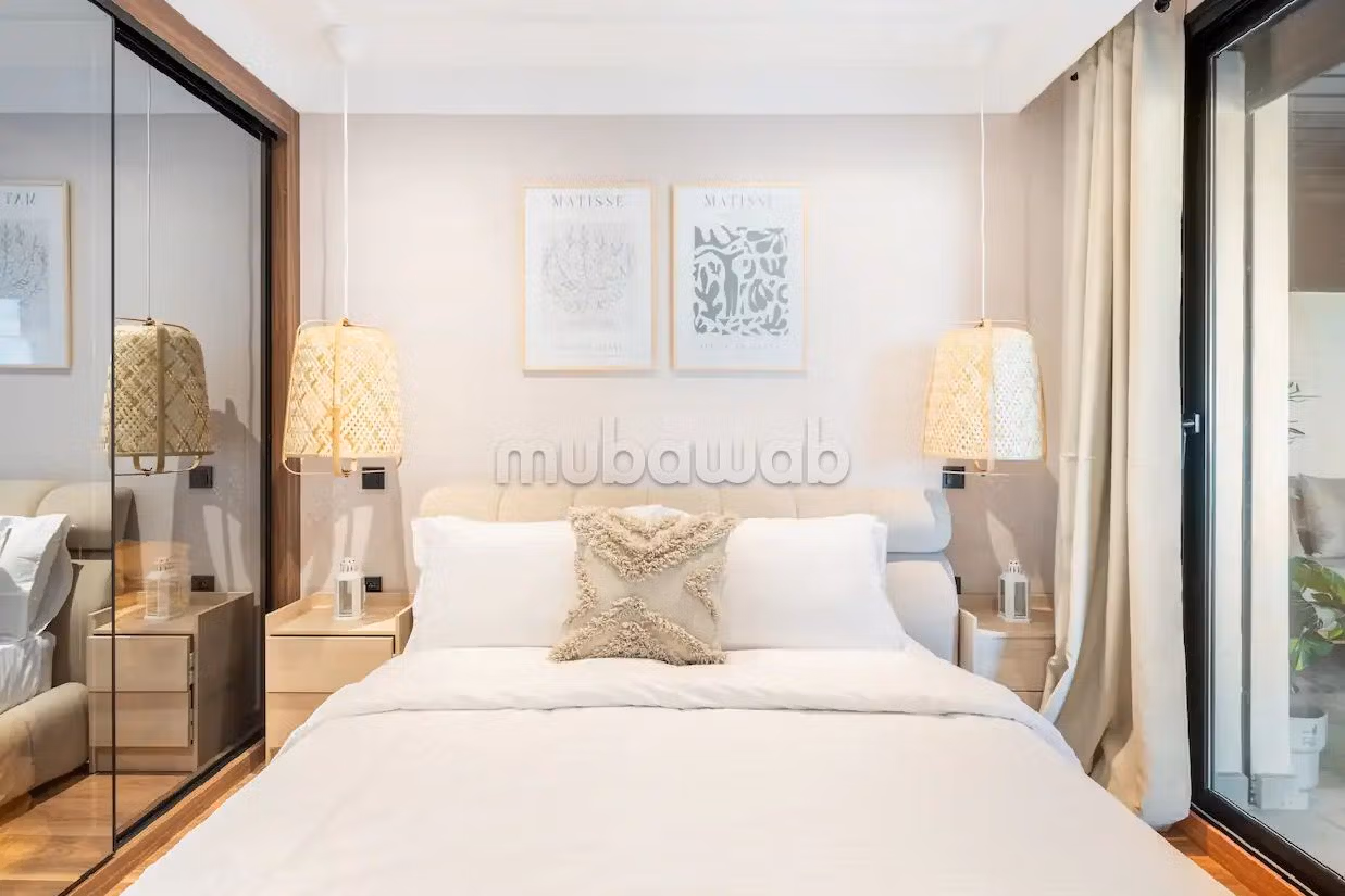 Flat for rent in Triangle d'Or. 2 beautiful rooms. Parking spaces and terrace