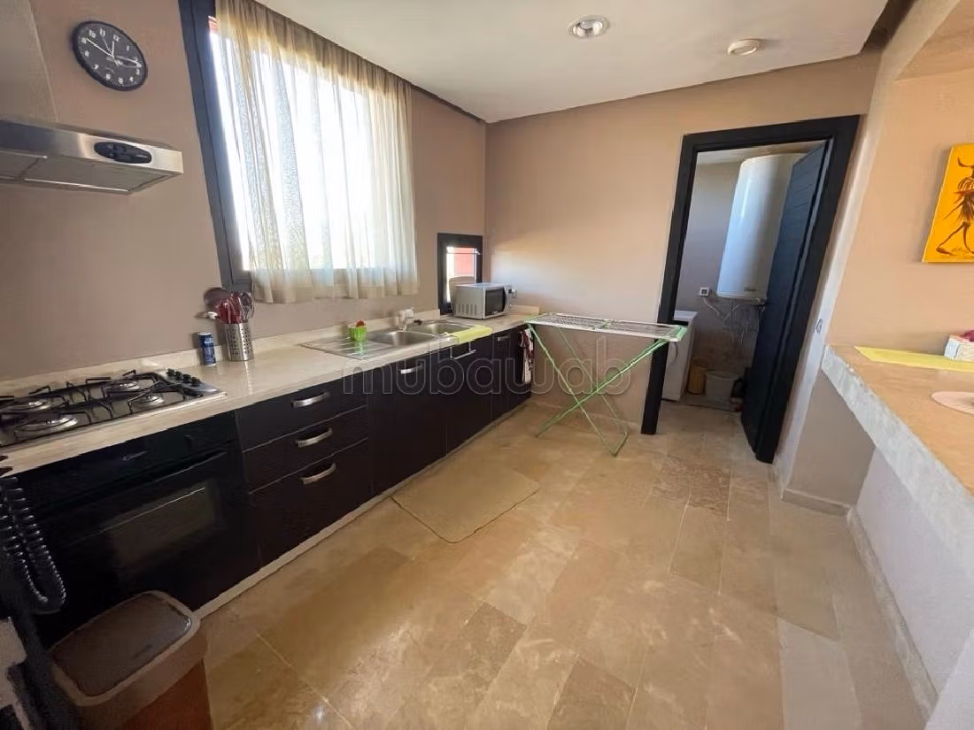 Find an apartment to buy in Amelkis. Dimension 154 m². Usable fireplace, Large swimming pool. 