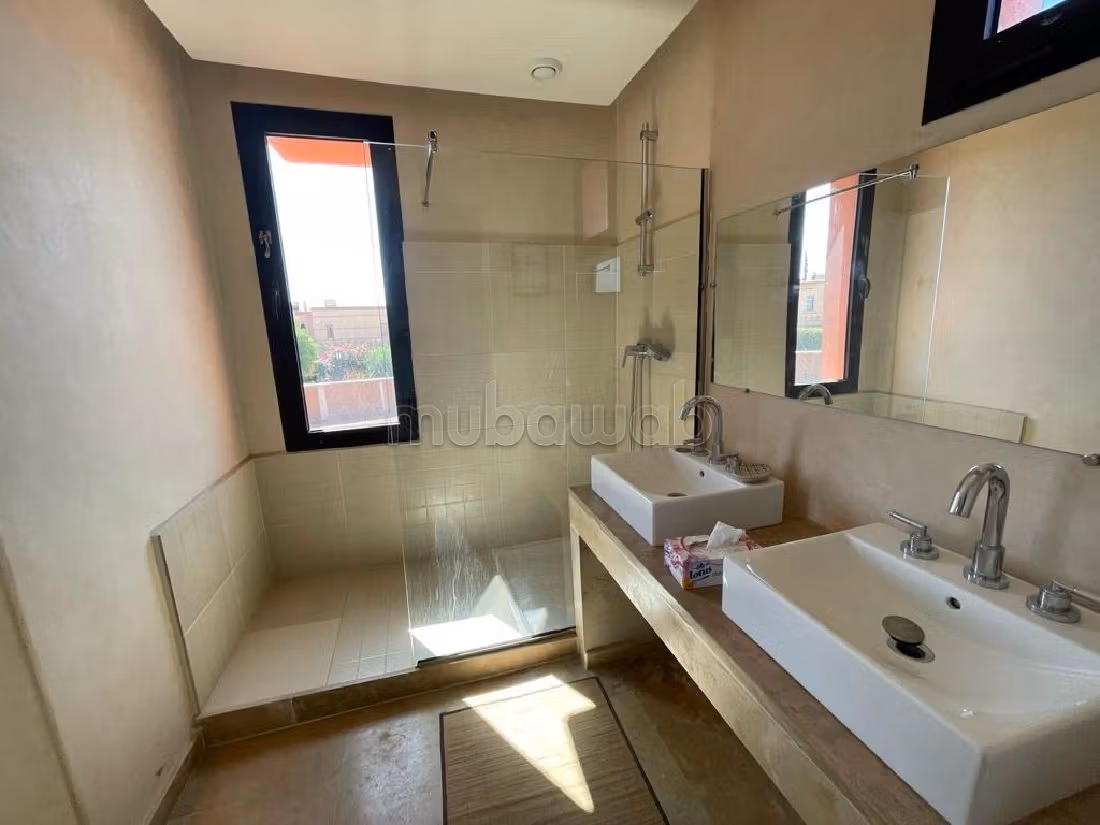 Find an apartment to buy in Amelkis. Dimension 154 m². Usable fireplace, Large swimming pool. 