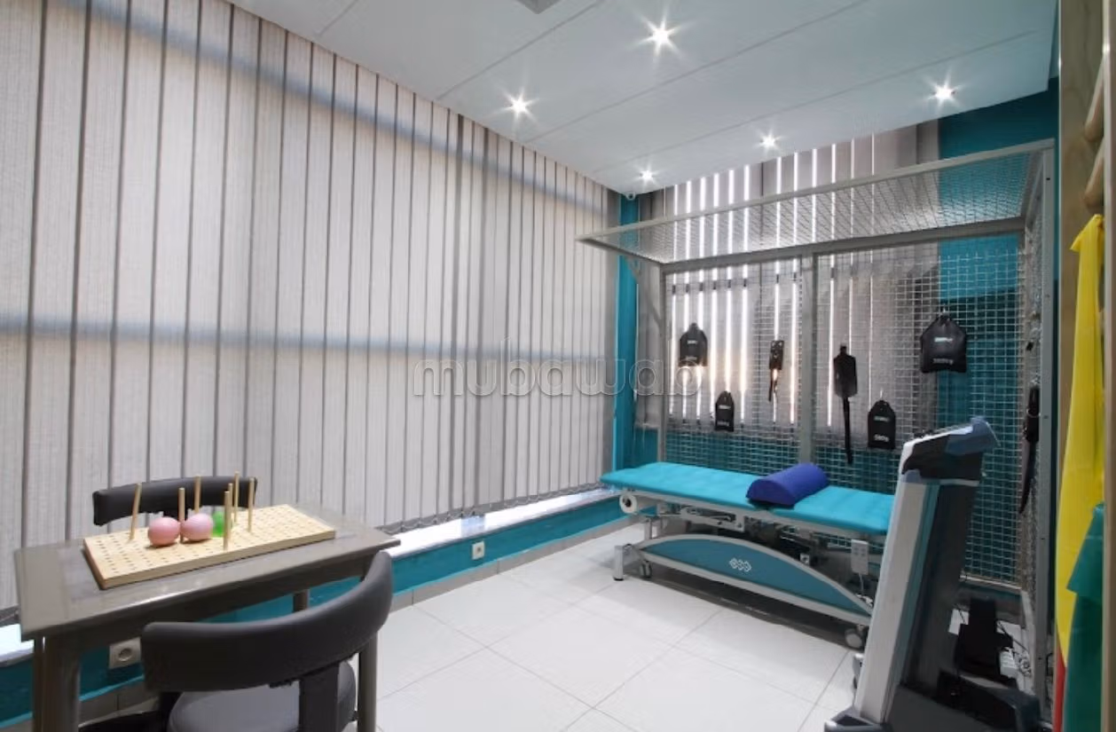 Offices for sale in Maârif Extension. Dimension 125 m². Caretaker available, air conditioning system