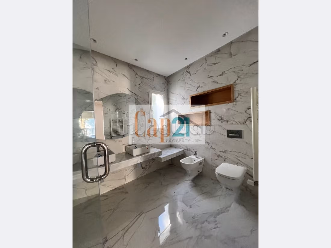 Magnificent villa for rent in Du Golf. 7 large rooms. Beautiful terrace and garden. 