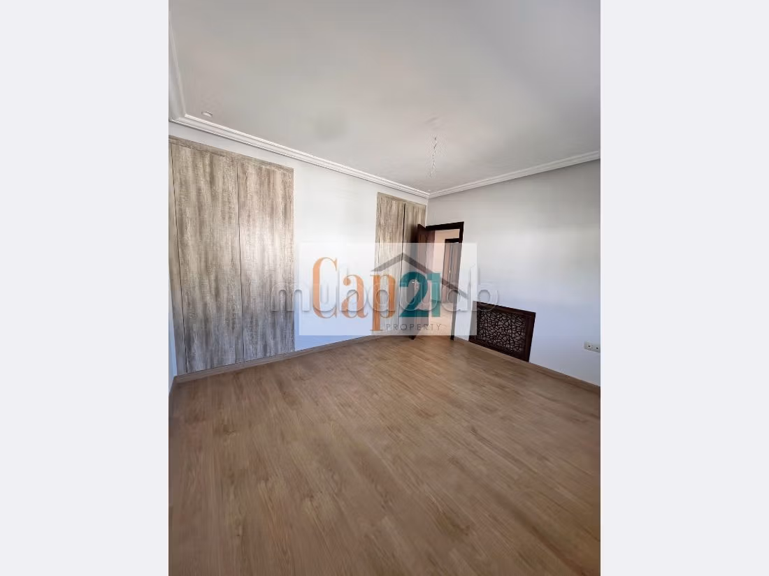 Magnificent villa for rent in Du Golf. 7 large rooms. Beautiful terrace and garden. 