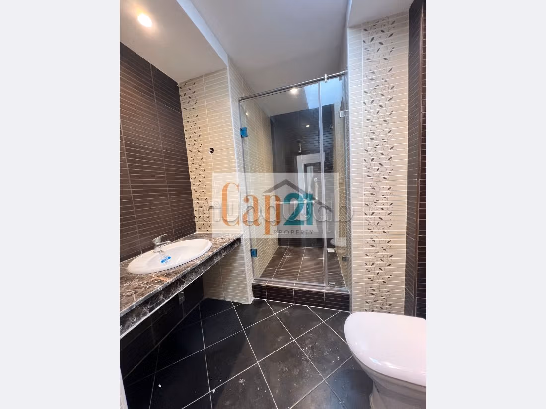 Magnificent villa for rent in Du Golf. 7 large rooms. Beautiful terrace and garden. 