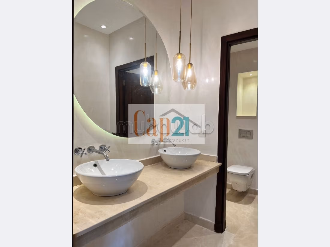 Magnificent villa for rent in Du Golf. 7 large rooms. Beautiful terrace and garden. 