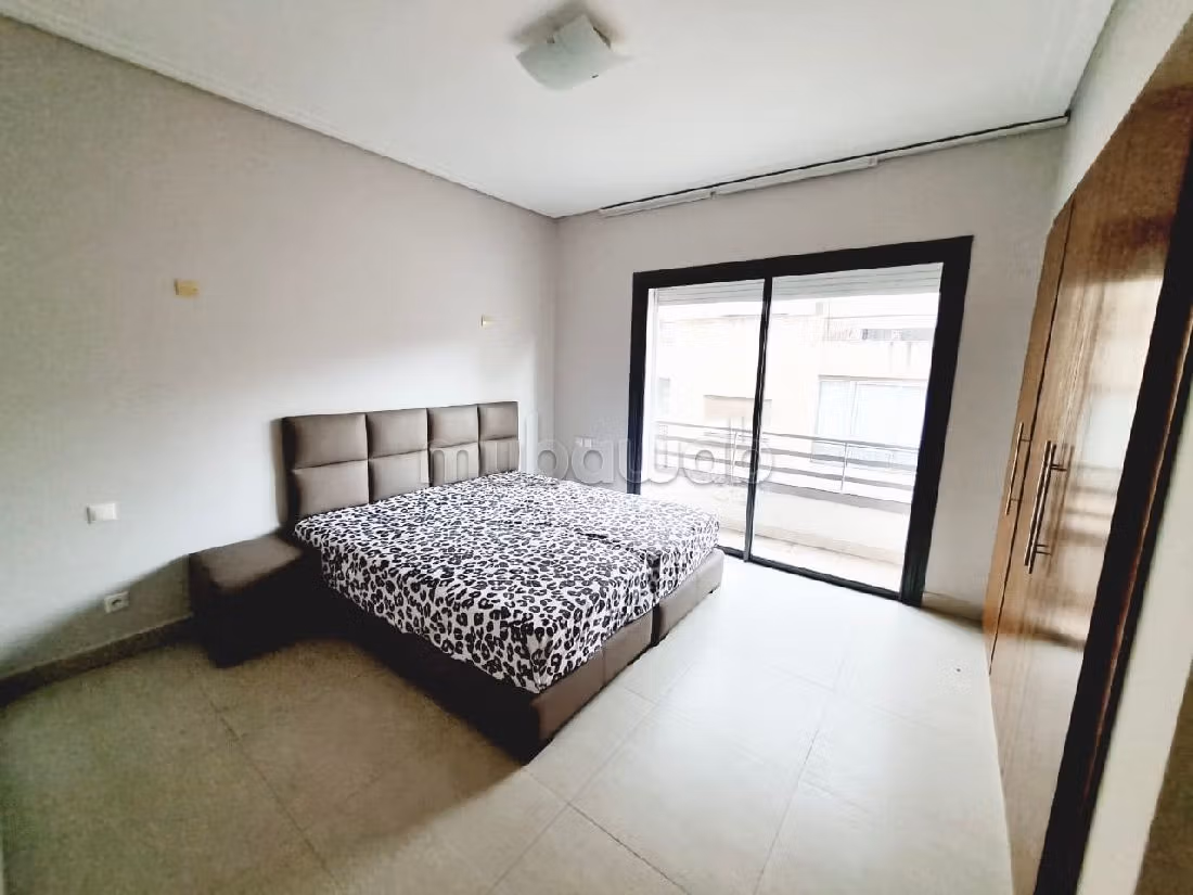 شقة رائعة للايجار بالأميرات. المساحة الكلية 103 م². مفروشة