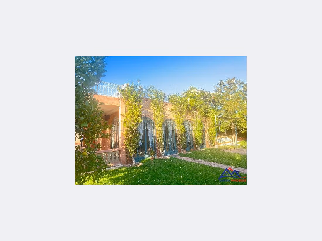 Villa's en luxe woningen om te huren in Route de l'Ourika. Oppervlakte 5000 m². Zwembad