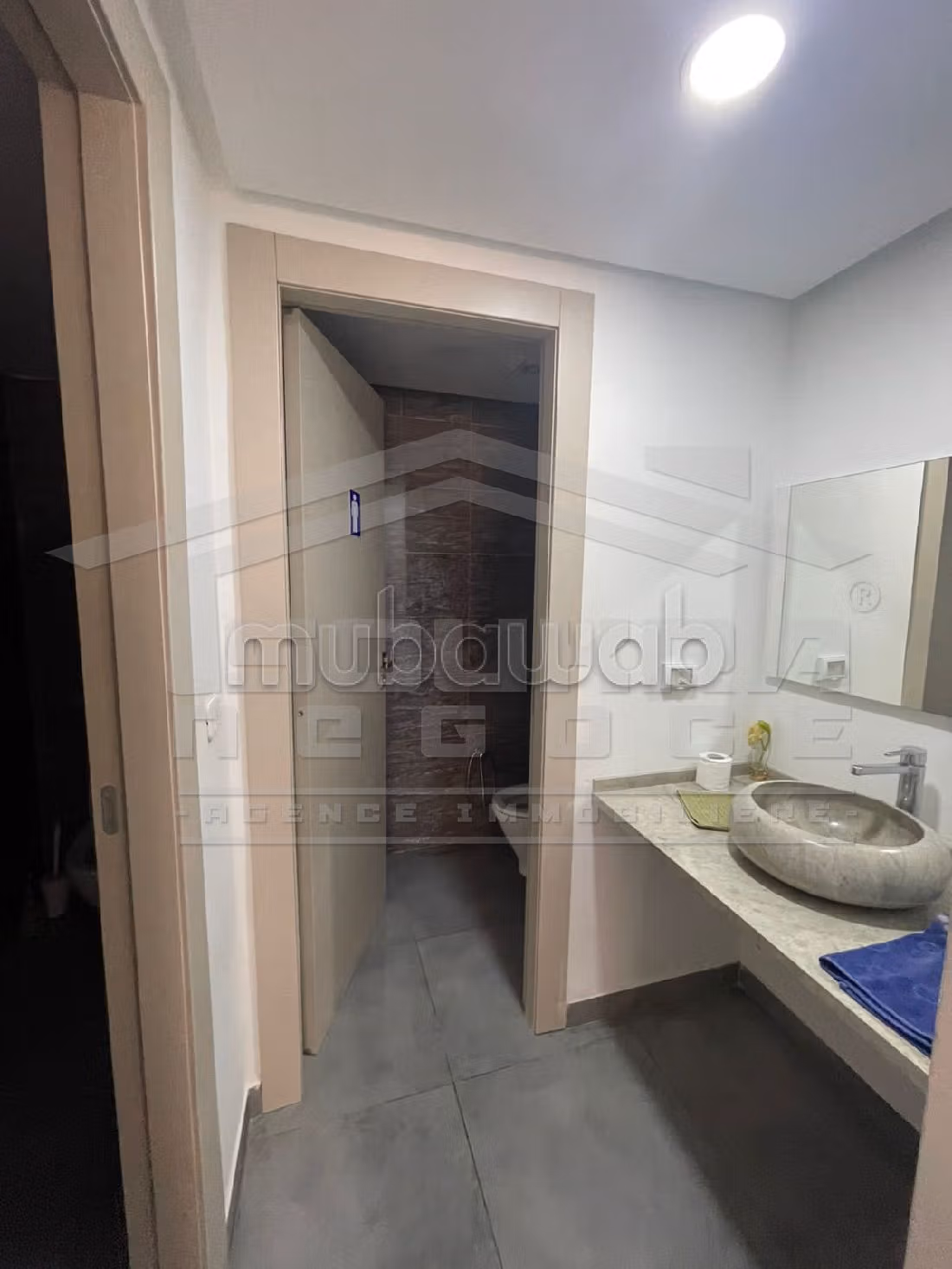 À louer un duplex à usage bureautique