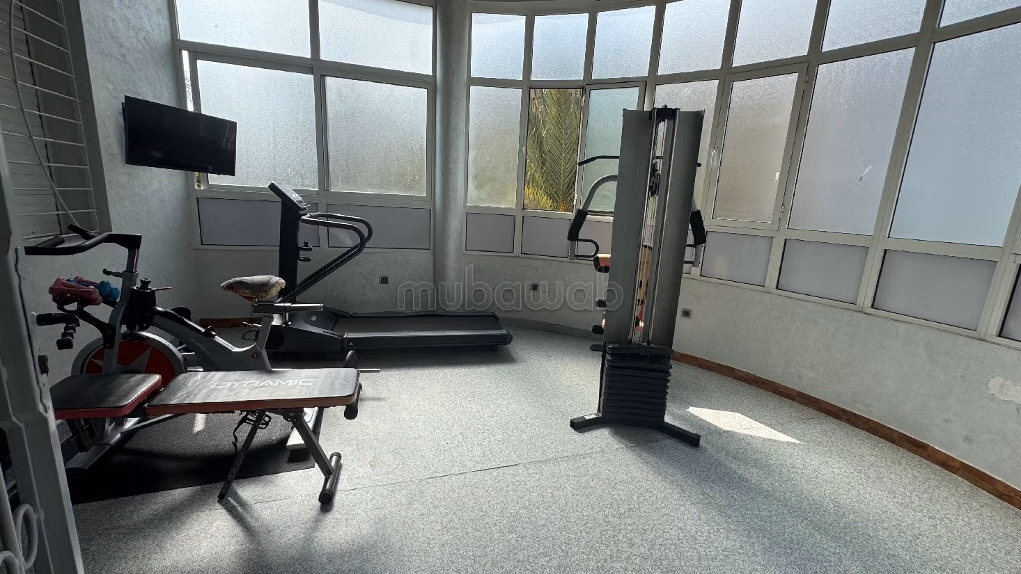 Ufficio in affitto a Les Hôpitaux. Superficie di 220 m².