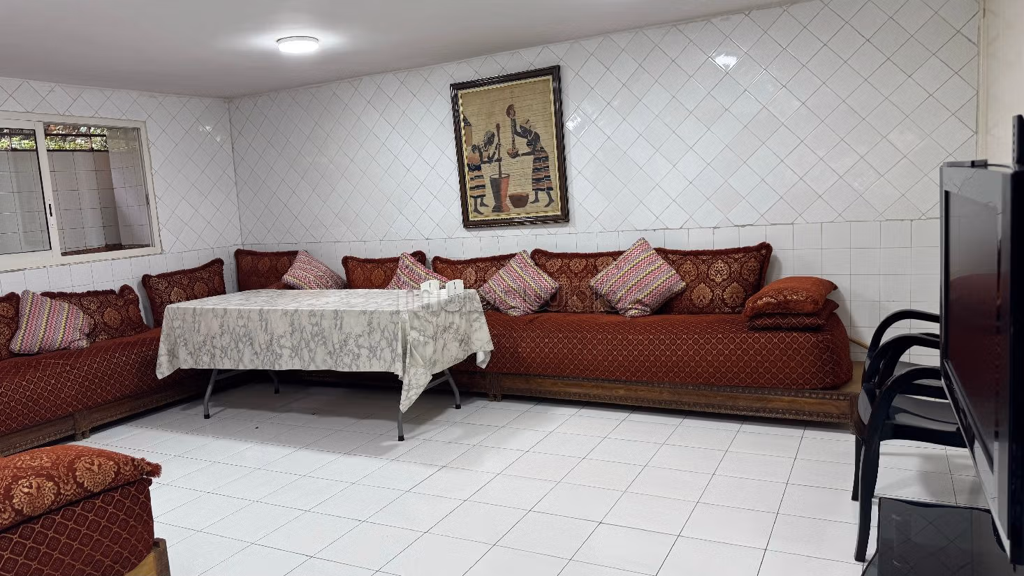 Ufficio in affitto a Les Hôpitaux. Superficie di 220 m².