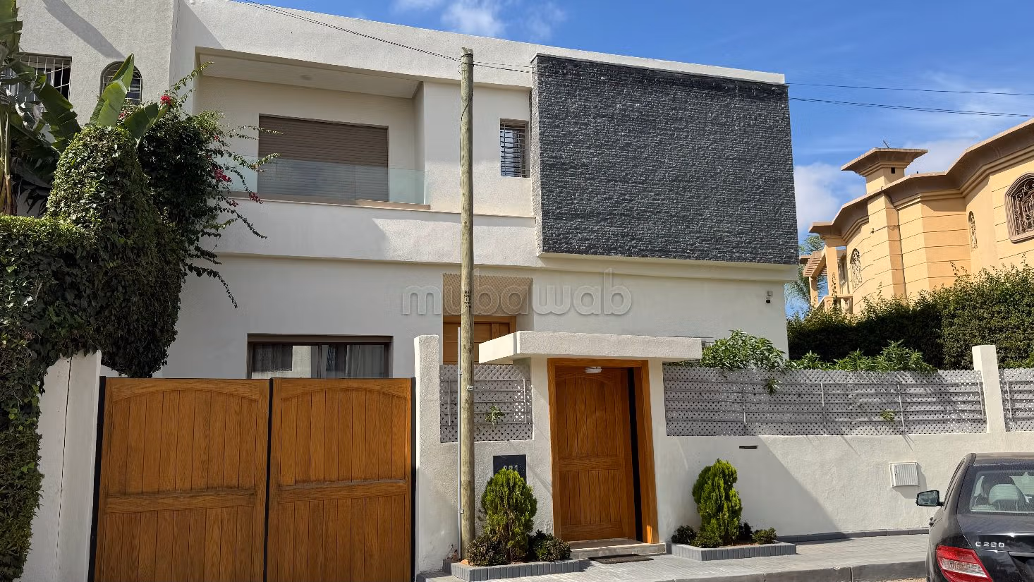 Ufficio in affitto a Les Hôpitaux. Superficie di 220 m².