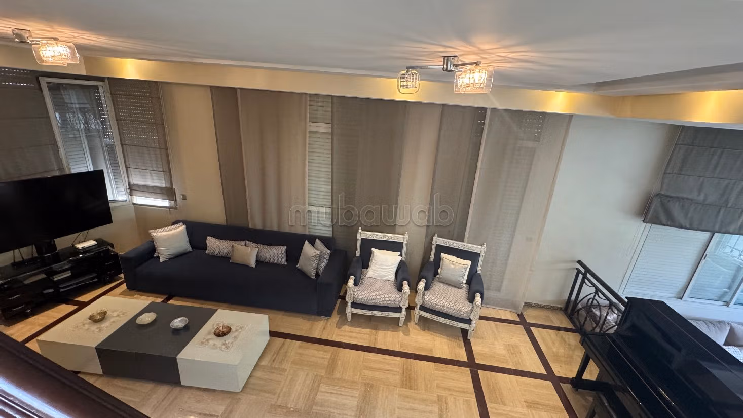 Ufficio in affitto a Les Hôpitaux. Superficie di 220 m².