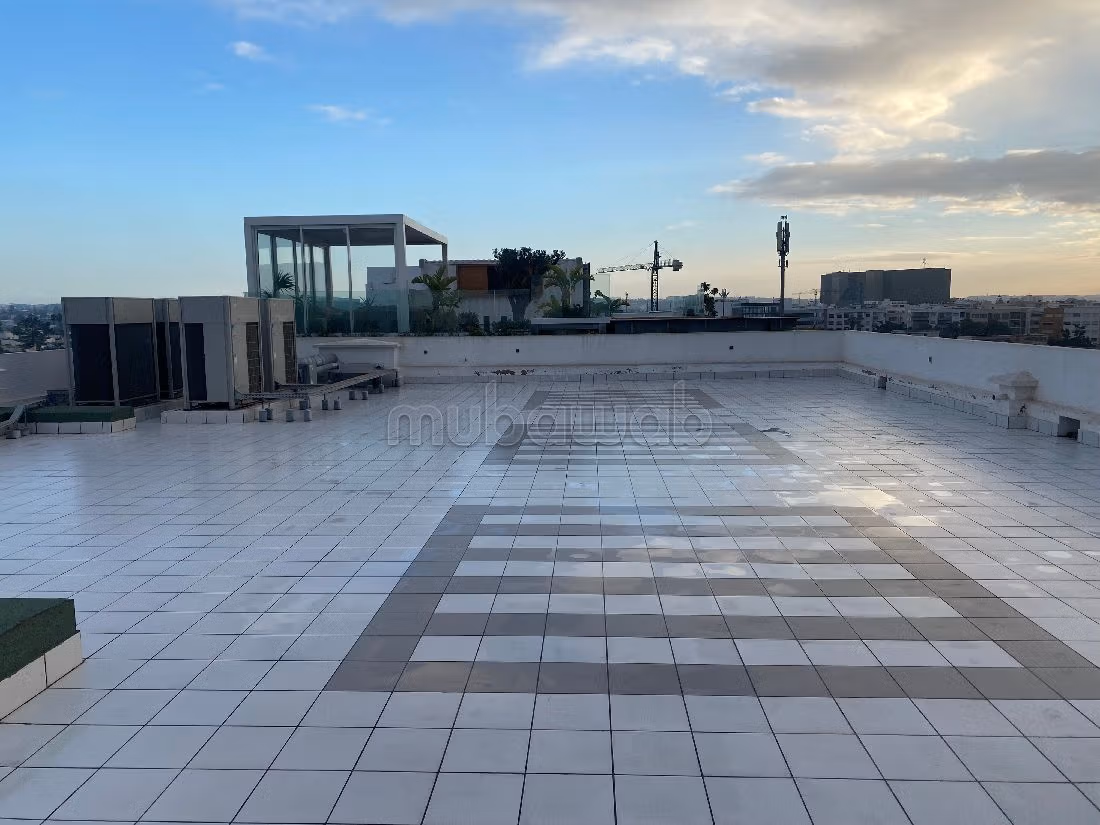 Ufficio disponibile in affitto a Oasis. Superficie 404 m². Terrazzo e ascensore.