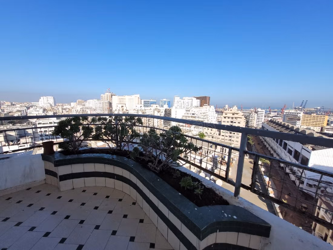 Apartment for rent in Centre Ville. 4 large rooms. Dressing room