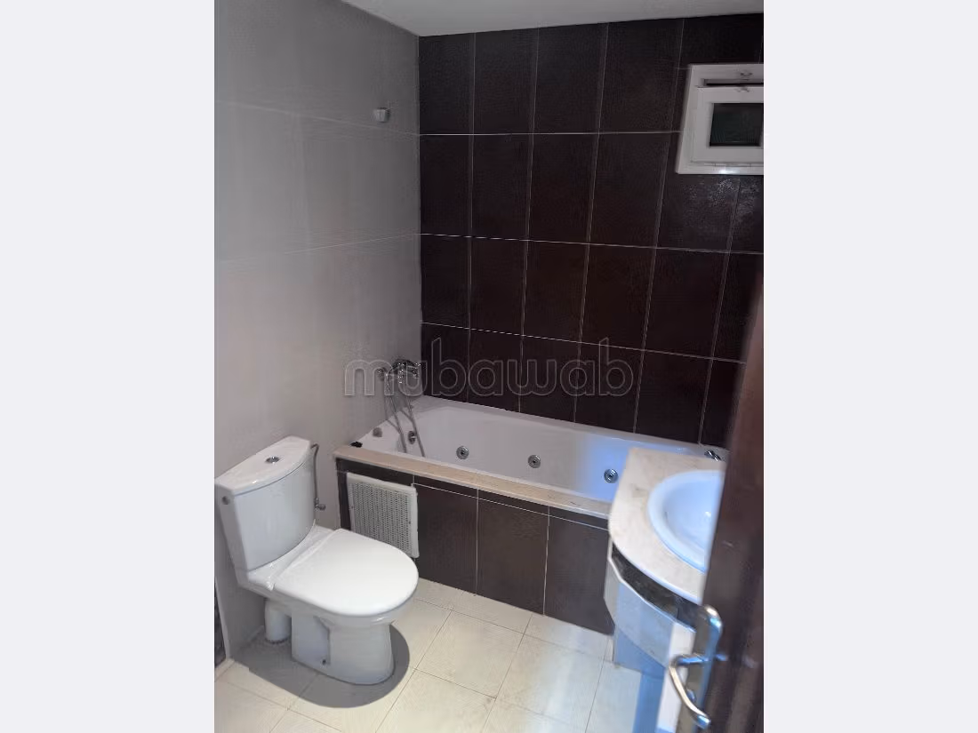 Bonito piso en alquiler en Nouvelle Ville. Área total 145 m². Completamente amueblado