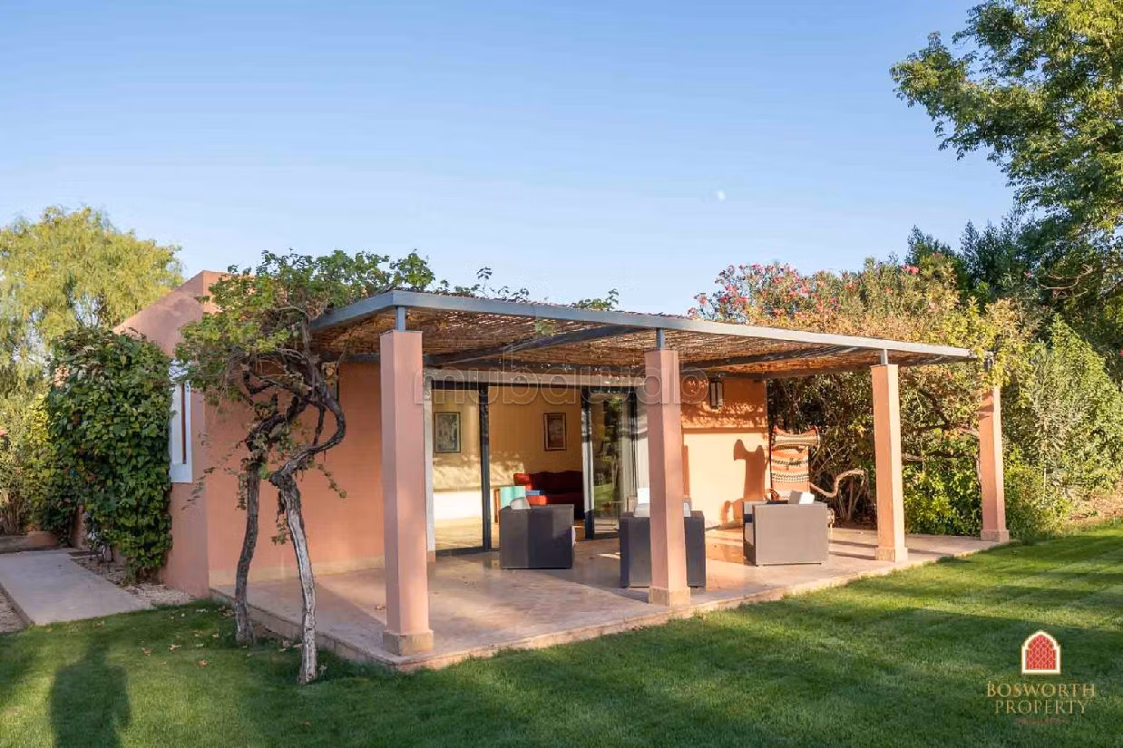 Suntuosa villa en venta en Route Amizmiz. 12 habitaciones grandes. Bien amueblado. 