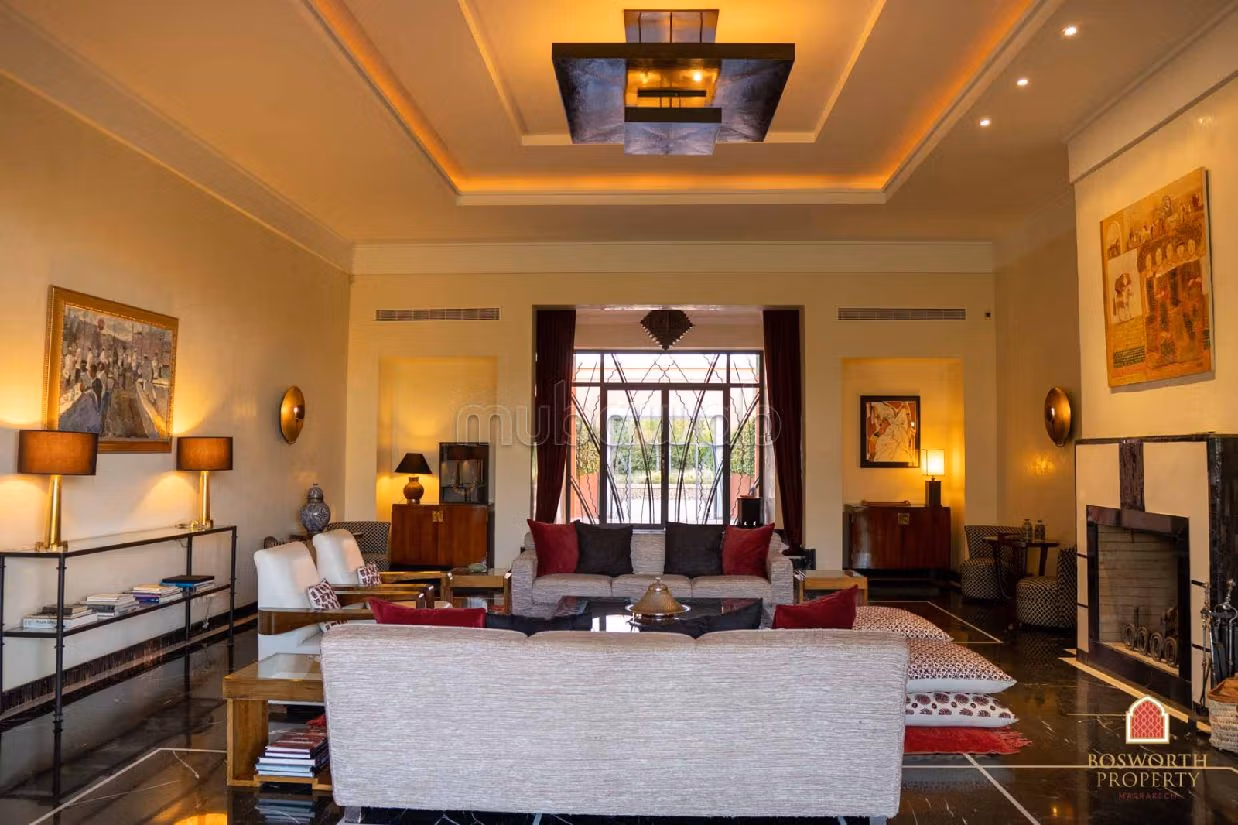 Suntuosa villa en venta en Route Amizmiz. 12 habitaciones grandes. Bien amueblado. 