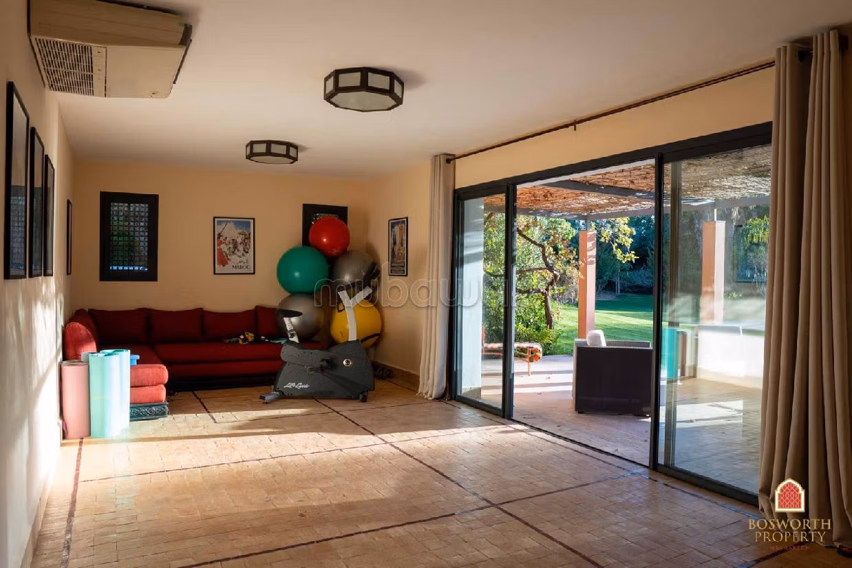 Suntuosa villa en venta en Route Amizmiz. 12 habitaciones grandes. Bien amueblado. 