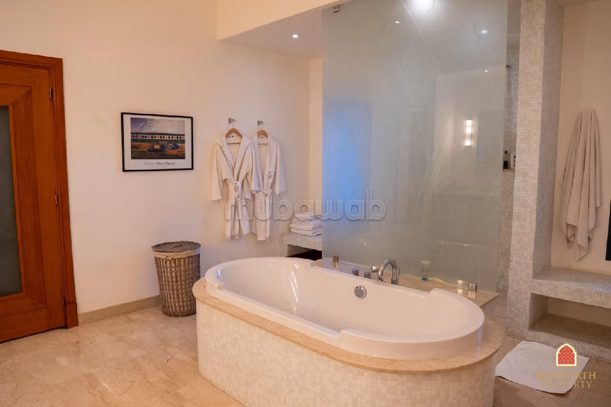 Suntuosa villa en venta en Route Amizmiz. 12 habitaciones grandes. Bien amueblado. 