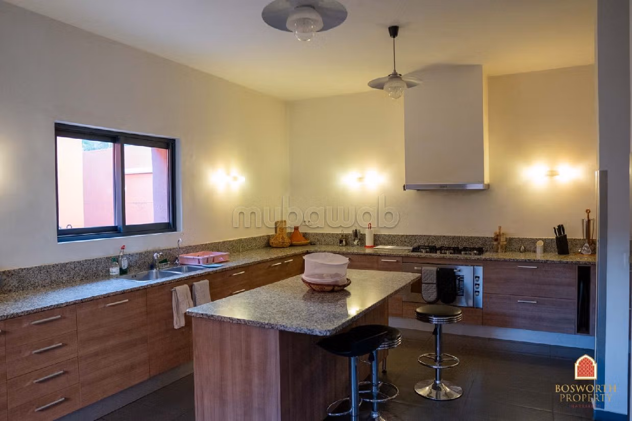 Suntuosa villa en venta en Route Amizmiz. 12 habitaciones grandes. Bien amueblado. 