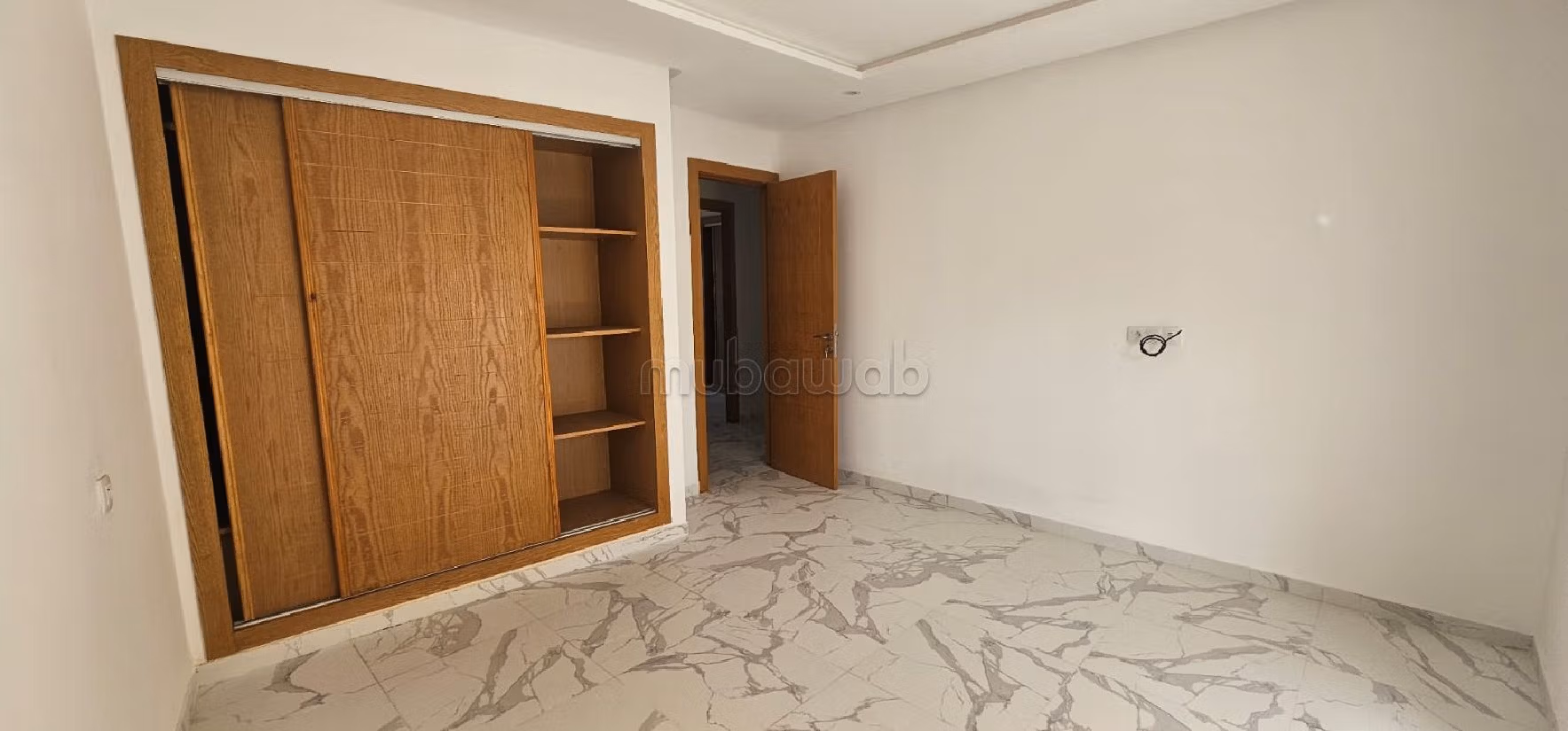 Splendido appartamento in affitto a Sala el Jadida. Superficie 100 m². Ascensore e posto auto. 