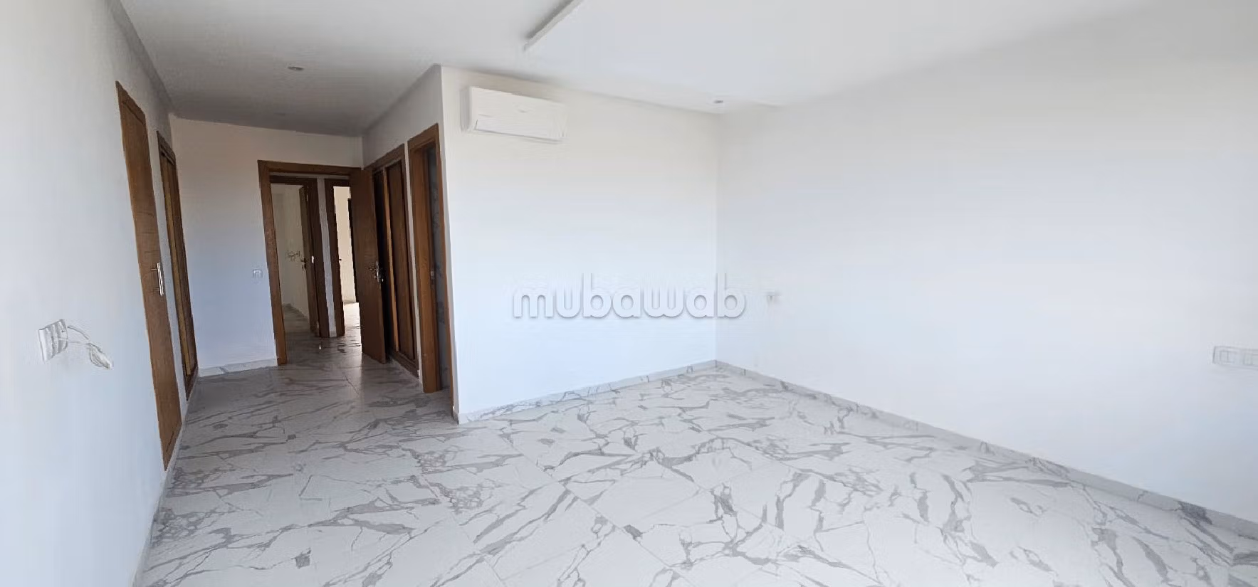 Splendido appartamento in affitto a Sala el Jadida. Superficie 100 m². Ascensore e posto auto. 