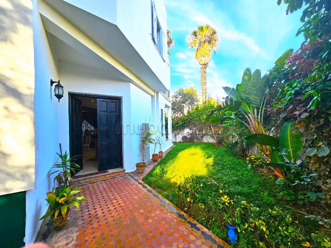Fabulous house for sale in Plage rose marée. Dimension 336 m². Dressing room. 
