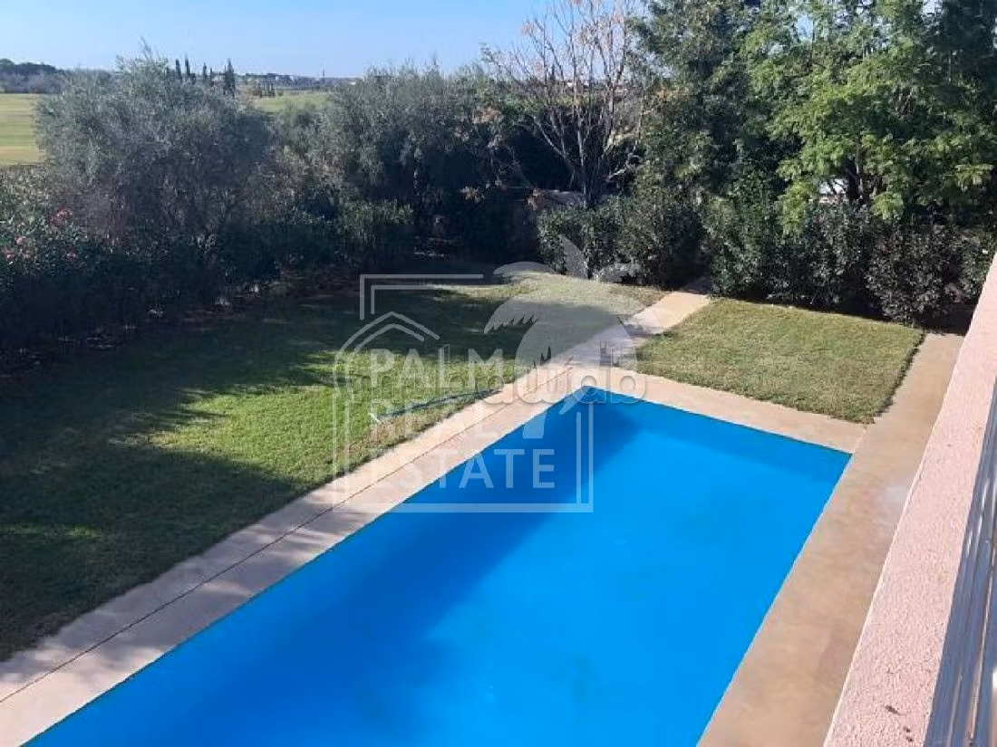 فيلا جميلة للبيع بأملكيس. المساحة الكلية 1250 م². شرفة رائعة. 