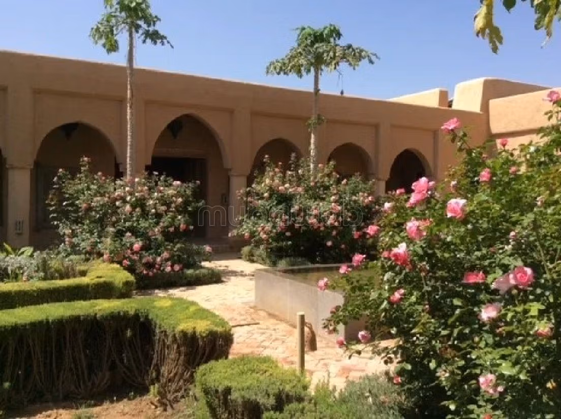 رياض للبيع ب أغفي. المساحة الإجمالية 200000 م². مفروشة. 
