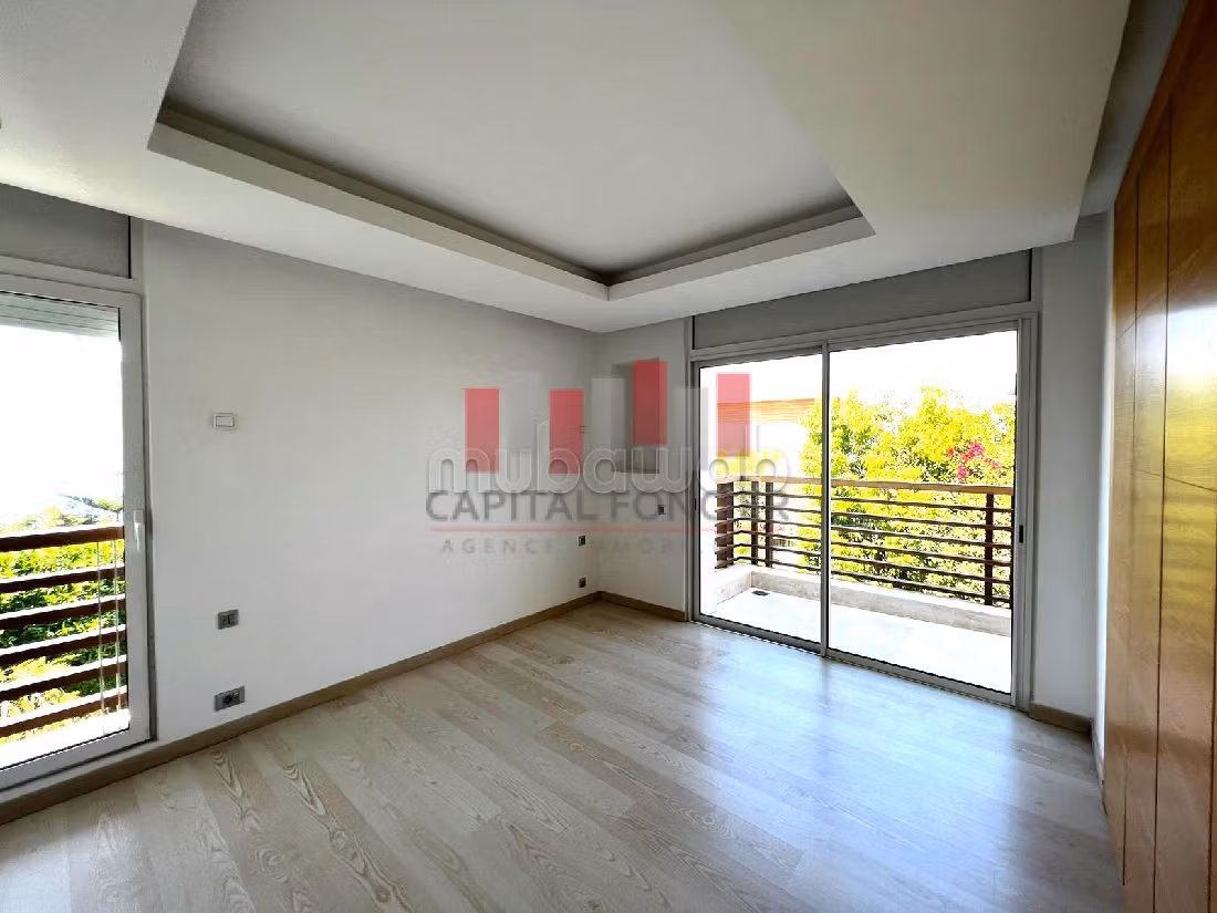 Superbe villa / 4 chambres / bouskoura ville verte