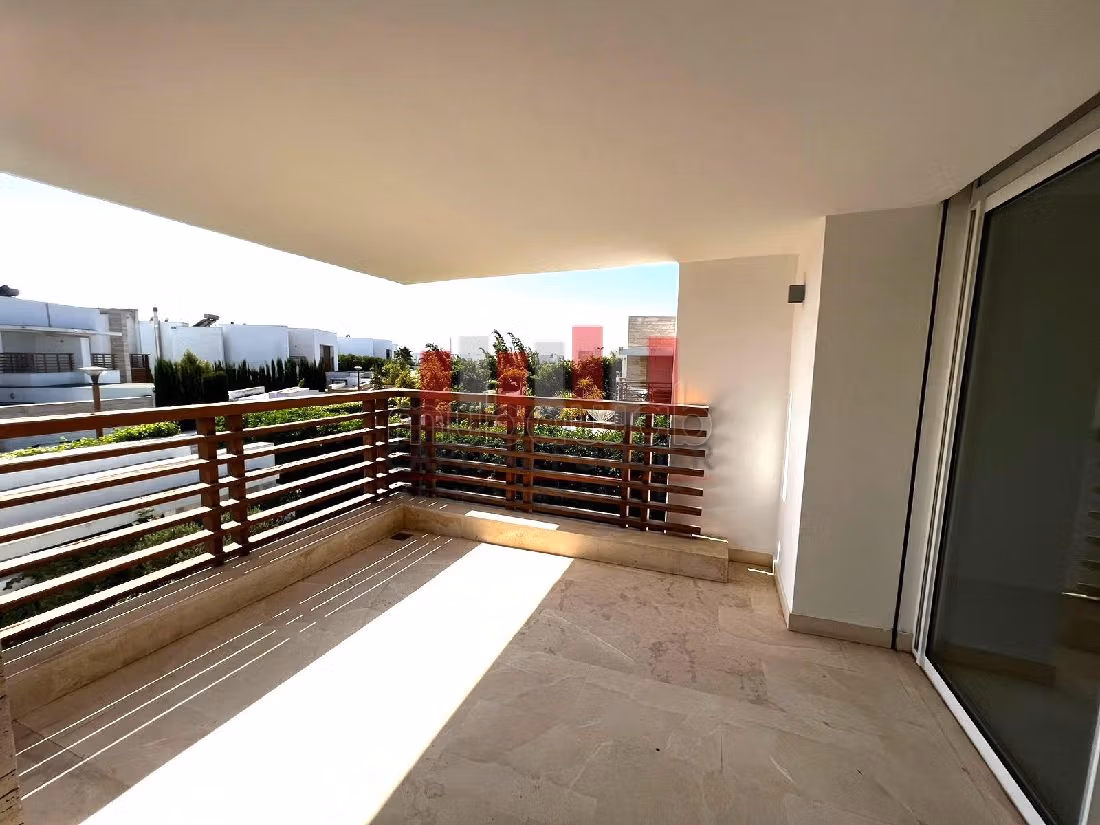 Superbe villa / 4 chambres / bouskoura ville verte