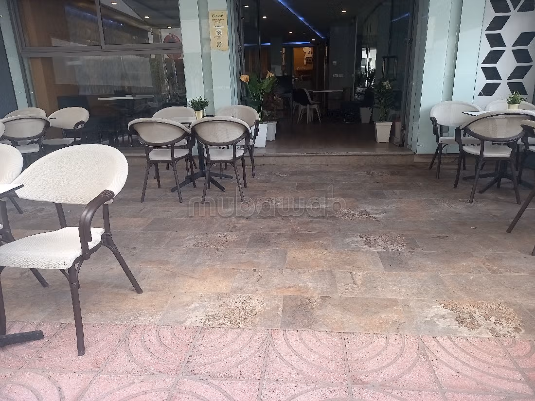 مكاتب ومحلات للبيع بحي النخيل. المساحة الكلية 160 م². 