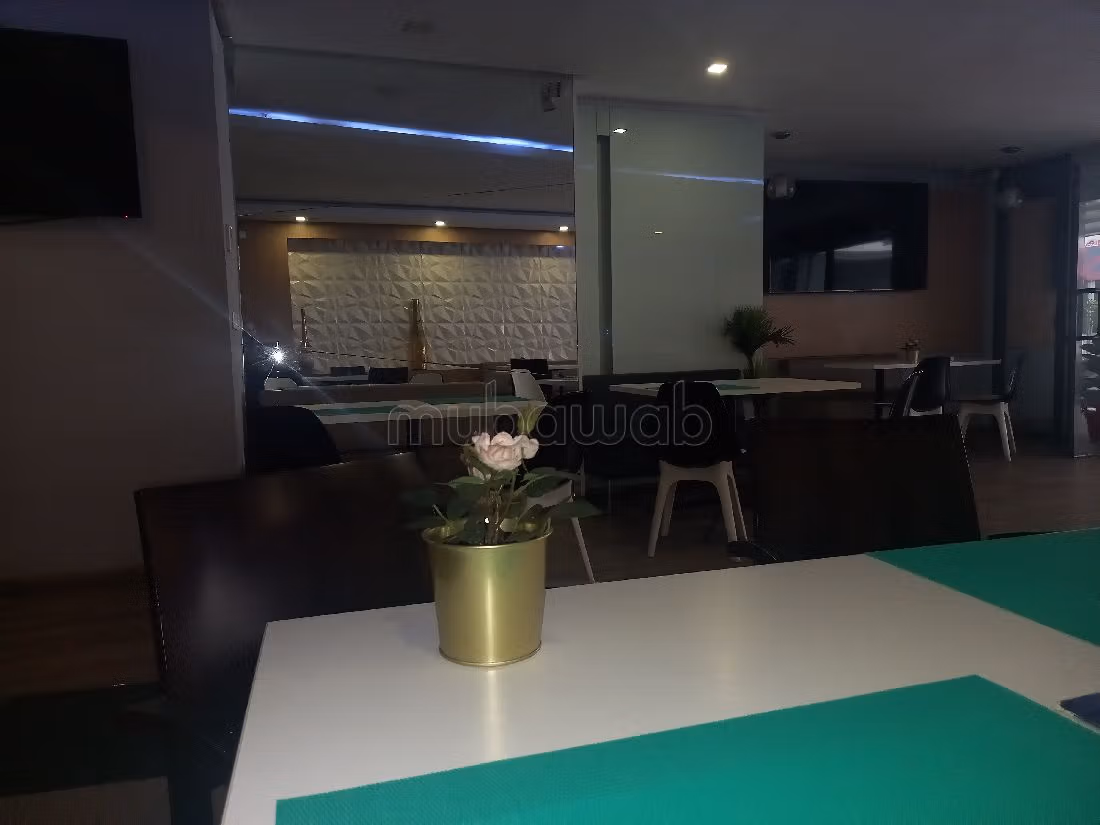 مكاتب ومحلات للبيع بحي النخيل. المساحة الكلية 160 م². 