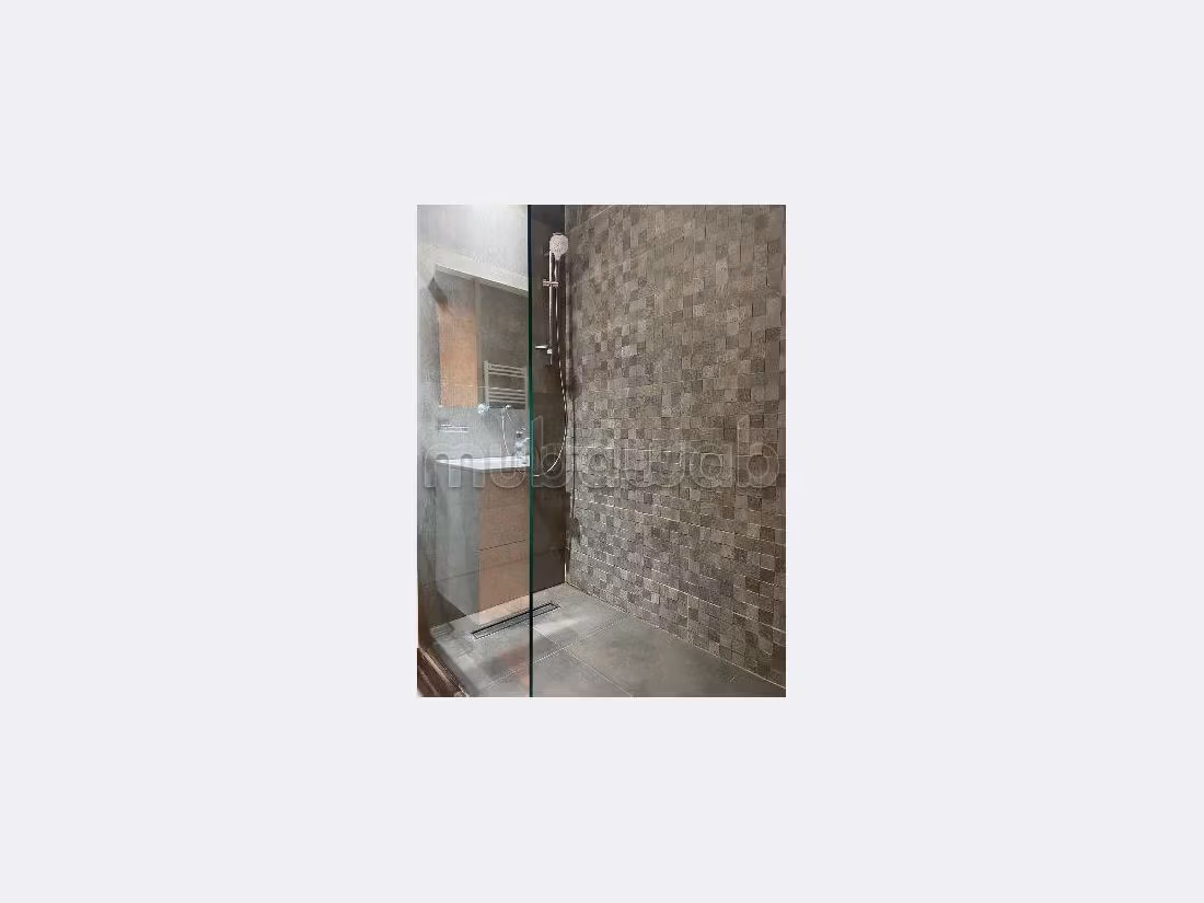 شقة جميلة للكراء بالوازيس. 1 غرفة جيدة. مفروشة