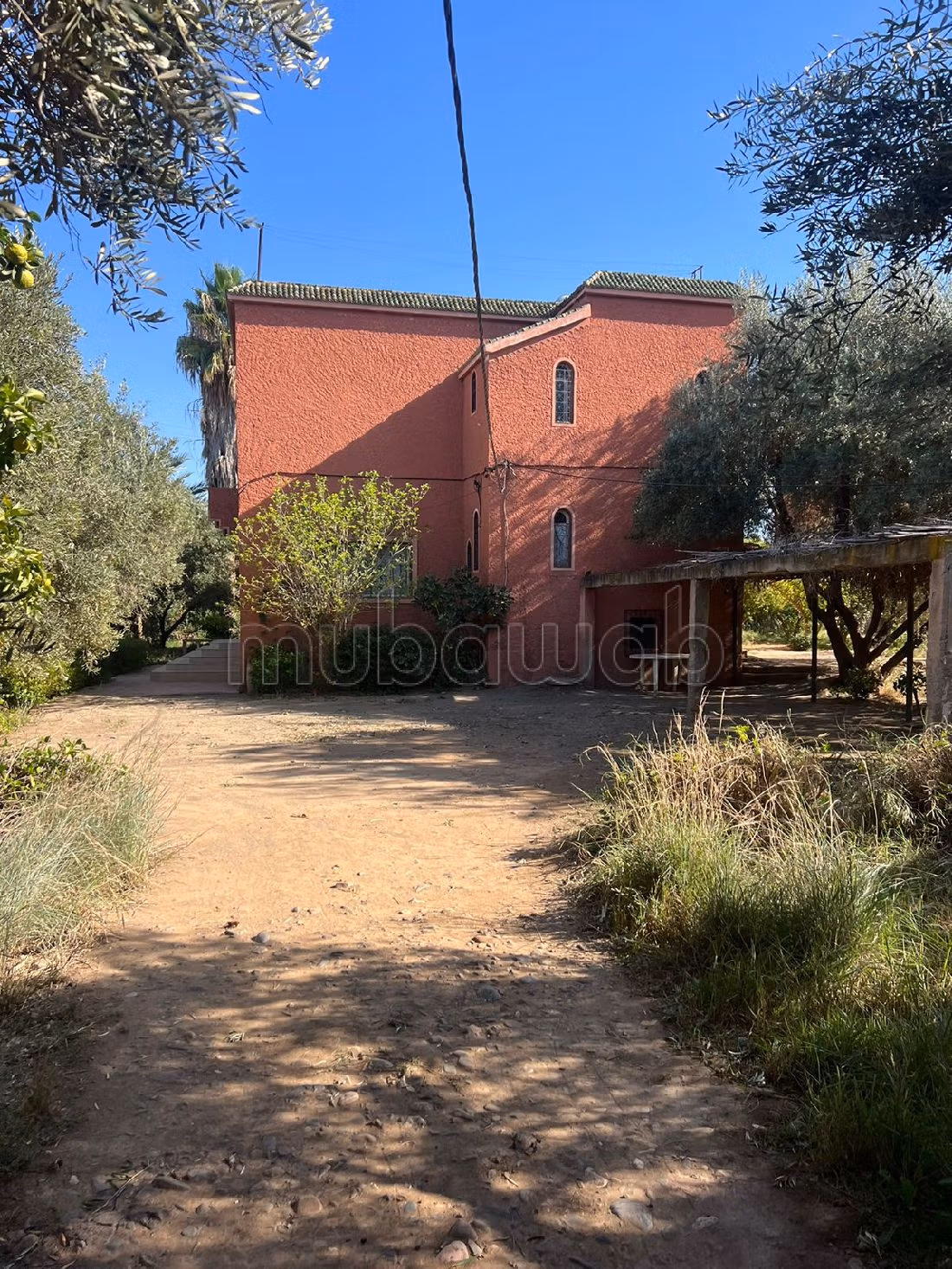 Te koop: boerderijen in Route de l'Ourika. Totale oppervlakte 20000 m². 