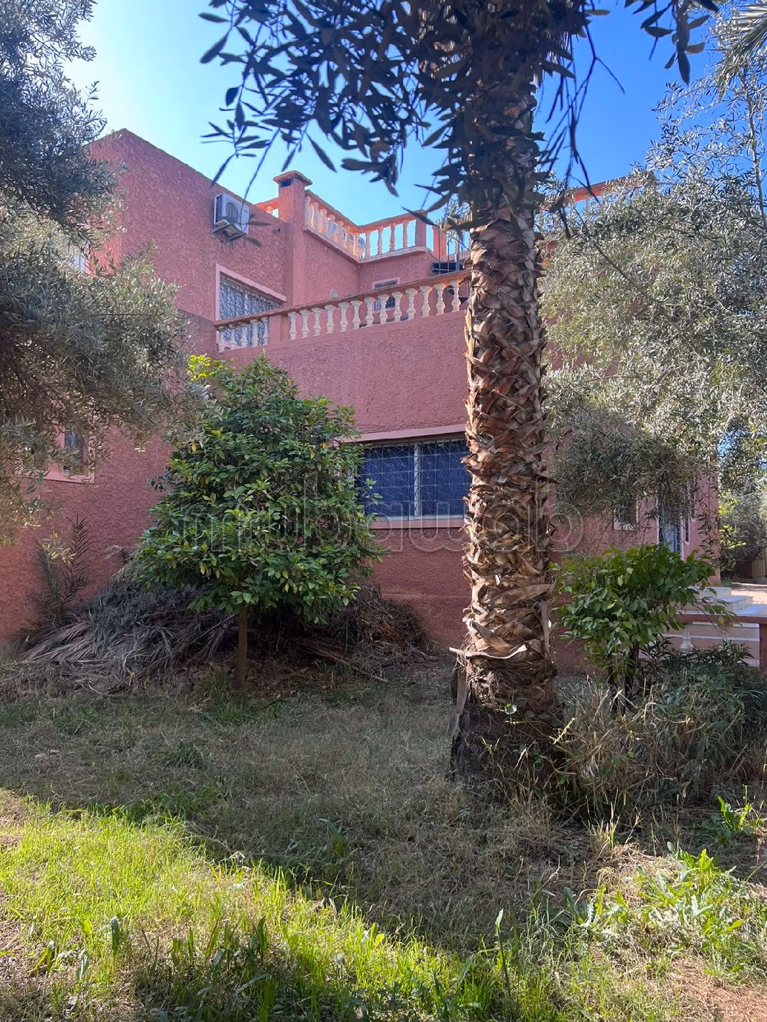 Te koop: boerderijen in Route de l'Ourika. Totale oppervlakte 20000 m². 