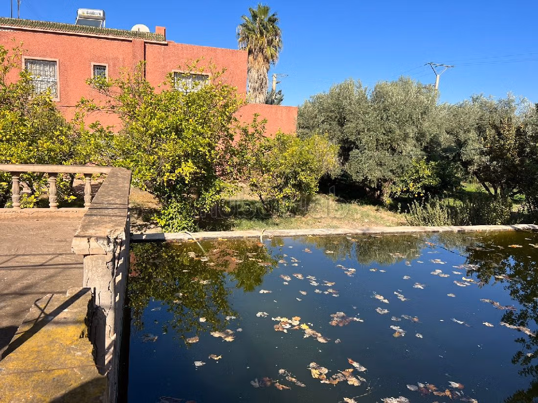 Te koop: boerderijen in Route de l'Ourika. Totale oppervlakte 20000 m². 